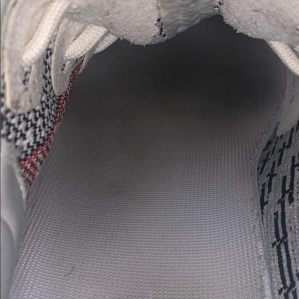 Yeezy 350 v2 Zebra (No Box) - Picture 6 of 9
